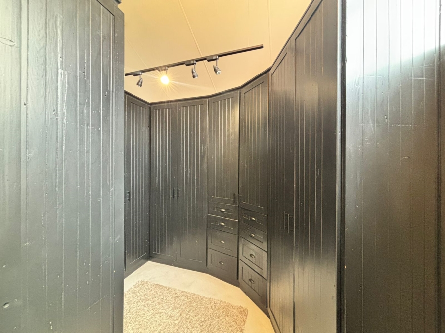 5 Bedroom Property for Sale in Grimbeeck Park North West